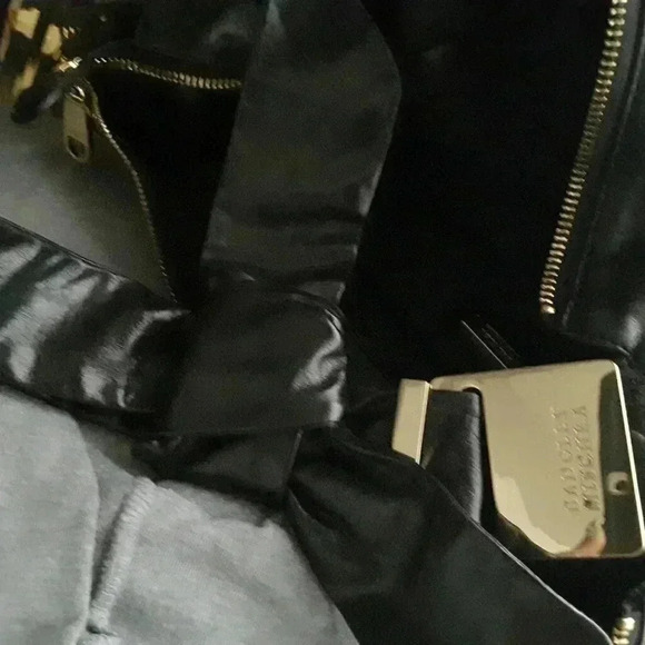 Badgley Mischka hobo shoulder bag black leather with brass hardware - Picture 3 of 12